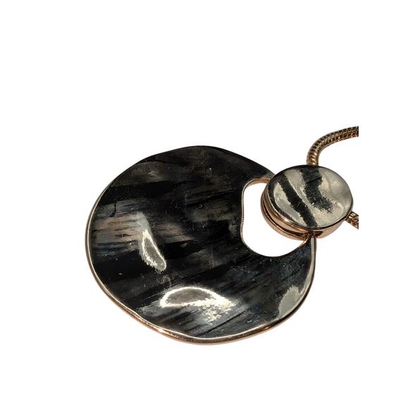 Dana Buchman Gold Tone Hammered Doorknocker Pendant 16"-19" Necklace - Picture 6 of 7